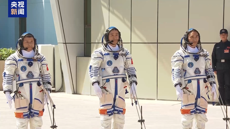 UBL94HP84X7IU0H7GN97 - 🌍NewspaperAmigo – Your Global News Buddy 🗞️ China’s Shenzhou-20 Astronauts Blast Off Amid Major Space Milestones 🚀✨ video poster