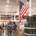 UQZ6QVPMDF4JFCONCNJ7 - 🌍NewspaperAmigo – Your Global News Buddy 🗞️ Why Tariffs Won’t Fix the U.S. Economy 🚫📉