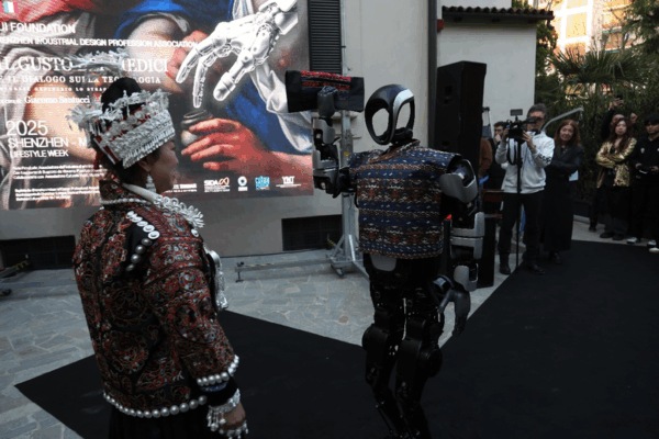Shenzhen & Milan Fusion: Robots, AI, and Renaissance Art at 2025 Fashion Week 🌏✨ Shenzhen & Milan Fusion: Robots, AI, and Renaissance Art at 2025 Fashion Week 🌏✨