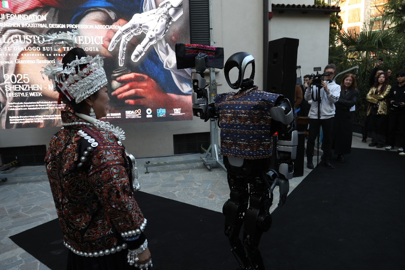 Shenzhen & Milan Fusion: Robots, AI, and Renaissance Art at 2025 Fashion Week 🌏✨