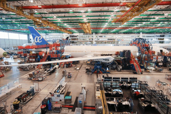Can US Manufacturing Bounce Back? The Tariff Debate Heats Up 🏭