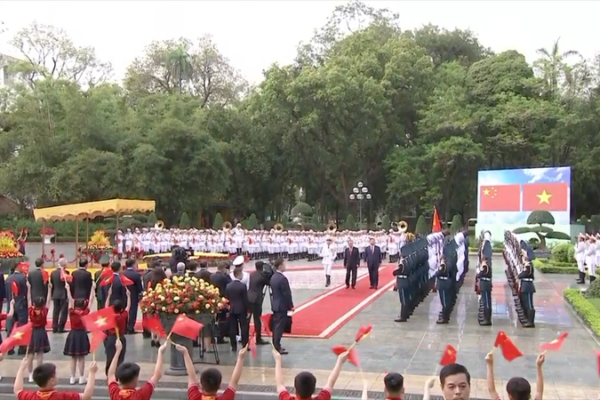 Xi Jinping's Vietnam Visit Highlights Regional Unity 🌏 video poster