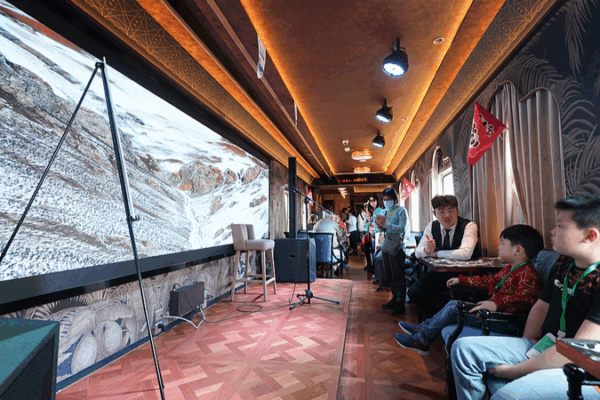 All Aboard! China’s Movie-Themed Train Takes Tourists on Cinematic Journeys 🚂🎬 All Aboard! China’s Movie-Themed Train Takes Tourists on Cinematic Journeys 🚂🎬