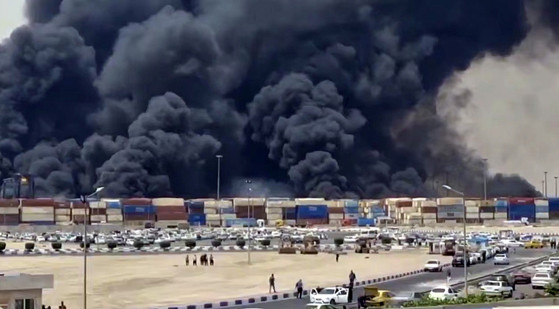 XPRST1ZF2TRYQ86CSXUE - 🌍NewspaperAmigo – Your Global News Buddy 🗞️ Major Explosion Rocks Key Iranian Port, Hundreds Injured ⚠️🔥 video poster