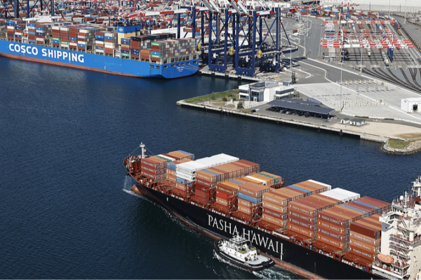 Trump’s Tariff Sparks Global Backlash & Economic Fears 🌍💸 Trump’s Tariff Sparks Global Backlash & Economic Fears 🌍💸