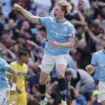 ZTJUMZ22WZG48KOTHHGL - 🌍NewspaperAmigo – Your Global News Buddy 🗞️ De Bruyne Shines as Man City Roars Back; Arsenal Stumble 👊⚽