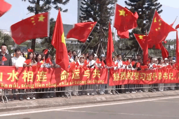 President Xi Jinping Concludes Vietnam Visit, Heads to Malaysia 🌏 video poster