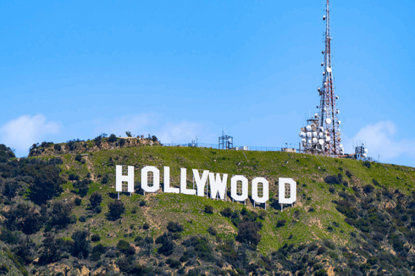 Trump’s 100% Movie Tariffs Spark Hollywood Isolation Debate 🎥 Trump’s 100% Movie Tariffs Spark Hollywood Isolation Debate 🎥