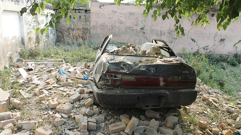 1ACYZ0LWW9YNPWUC5OE8 - 🌍NewspaperAmigo – Your Global News Buddy 🗞️ India-Pakistan Tensions Soar: Jet Downed, Pilot Captured 🚨✈️ video poster