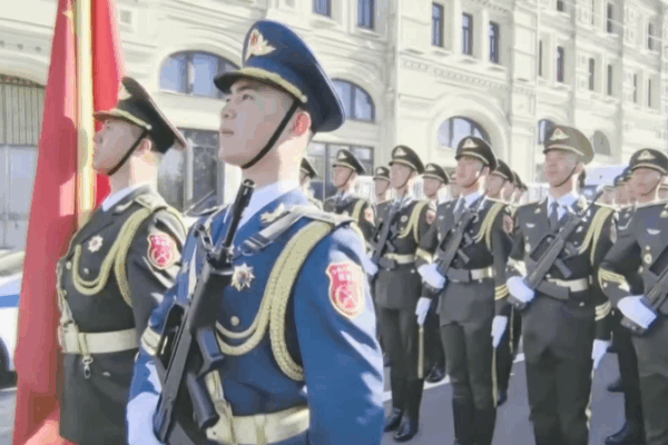 PLA Guard of Honor Shines at Russia’s Victory Day Parade in Moscow 🌟🇨🇳🇷🇺 PLA Guard of Honor Shines at Russia's Victory Day Parade in Moscow 🌟🇨🇳🇷🇺 video poster
