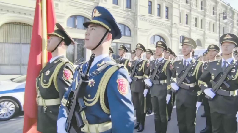 29O2T5CAN5G85QQ9621Q - 🌍NewspaperAmigo – Your Global News Buddy 🗞️ PLA Guard of Honor Shines at Russia's Victory Day Parade in Moscow 🌟🇨🇳🇷🇺 video poster