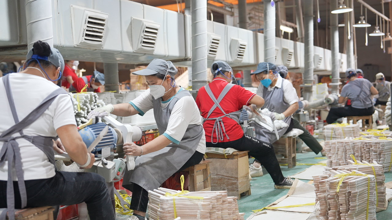🔥 China’s ‘Hanger Capital’ Thrives Despite Trade Turbulence 🌐 🔥 China's 'Hanger Capital' Thrives Despite Trade Turbulence 🌐