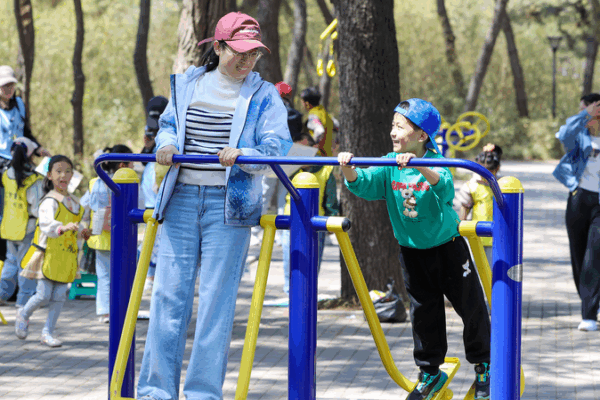 China’s Weight Wake-Up Call: 70% Seek Healthier Lifestyles 🥗🏋️♂️ China’s Weight Wake-Up Call: 70% Seek Healthier Lifestyles 🥗🏋️♂️
