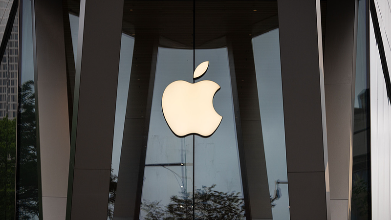 Trump's Tariff Threats Shake Global Tech & Trade 🌍📱