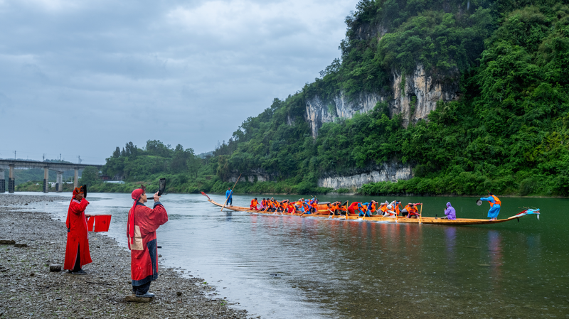 4ER3MU7YF0UBDJG74LBB - ๐NewspaperAmigo โ Your Global News Buddy ๐๏ธ Guizhou Revives Dragon Boat Tradition Ahead of Festival ๐๐ video poster