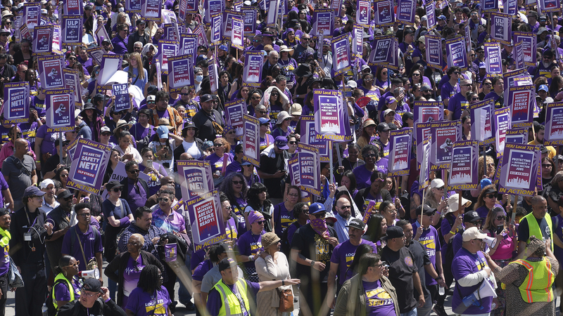 4S4BFLFQ8QQSPK4SNX3H - 🌍NewspaperAmigo – Your Global News Buddy 🗞️ US Workers Unite Against Trump Policies in Historic May Day Protests 🌍✊