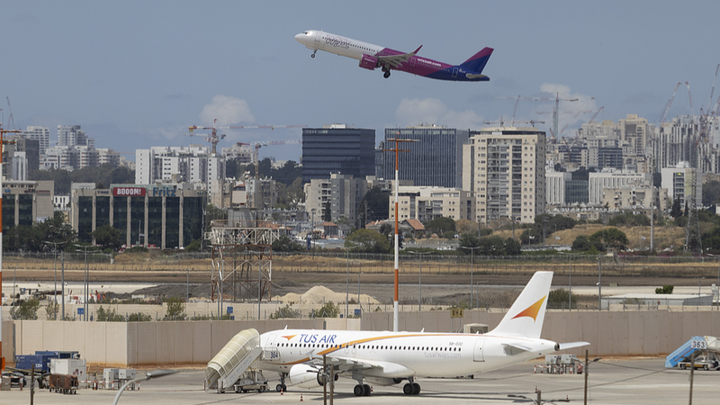 Netanyahu Vows Retaliation After Houthi Missile Strikes Near Tel Aviv Airport 🚀✈️