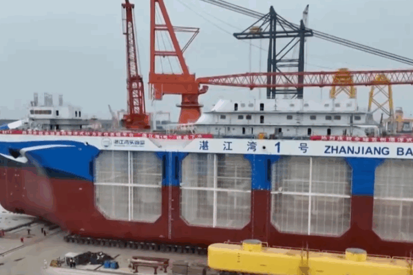 China Launches World’s First Floating Smart Aquaculture Platform 🌊🐟 China Launches World's First Floating Smart Aquaculture Platform 🌊🐟 video poster