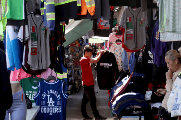 U.S. Small Biz Owners Sound Alarm on Economy Amid Tariff Fears ๐๐ U.S. Small Biz Owners Sound Alarm on Economy Amid Tariff Fears ๐๐