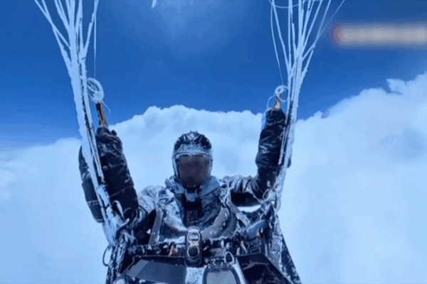 Chinese Paraglider Survives 8,598m Altitude Ordeal 🌪️✈️ Chinese Paraglider Survives 8,598m Altitude Ordeal 🌪️✈️
