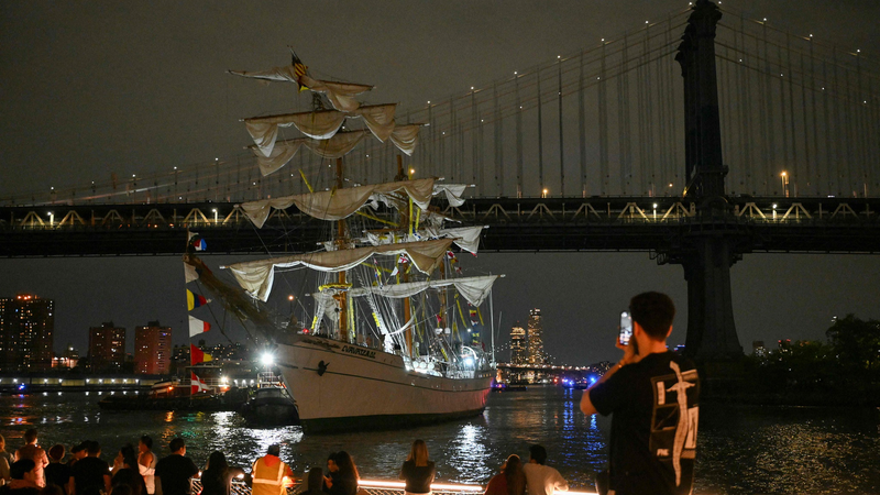 Mexican Navy Ship Collides with Brooklyn Bridge: 2 Dead 🚢💥