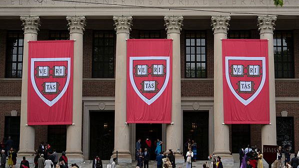 U.S. Visa Crackdown Shatters ‘American Dream’ for Students 🌍✈️ U.S. Visa Crackdown Shatters 'American Dream' for Students 🌍✈️