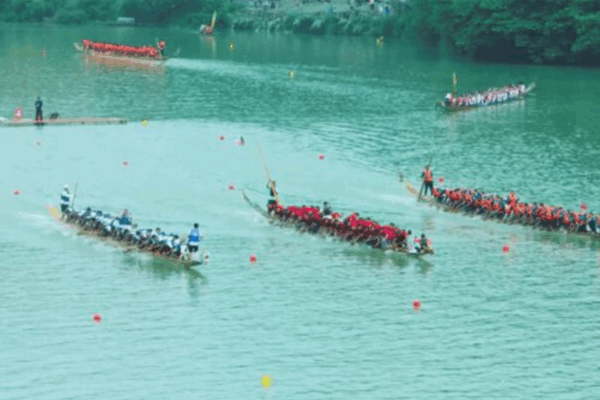 Dragon Boats & Culture: Guizhou’s Thrilling Race Kicks Off Festival 🐉🚣♂️ Dragon Boats & Culture: Guizhou’s Thrilling Race Kicks Off Festival 🐉🚣♂️