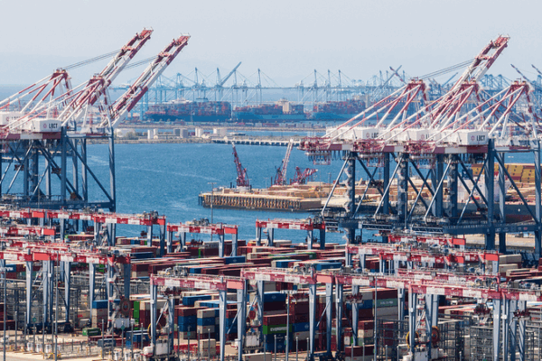 U.S. Ports Hit Hard by Trump Tariffs: Cargo Chaos & Cost Surge 🚢💥