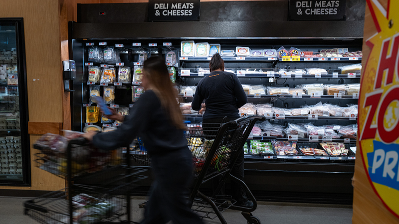 B770J3B53BOUJS0Q6O0W - 🌍NewspaperAmigo – Your Global News Buddy 🗞️ 💰 U.S. Consumers Brace for Price Hikes as Tariff Tensions Rise 🌡️