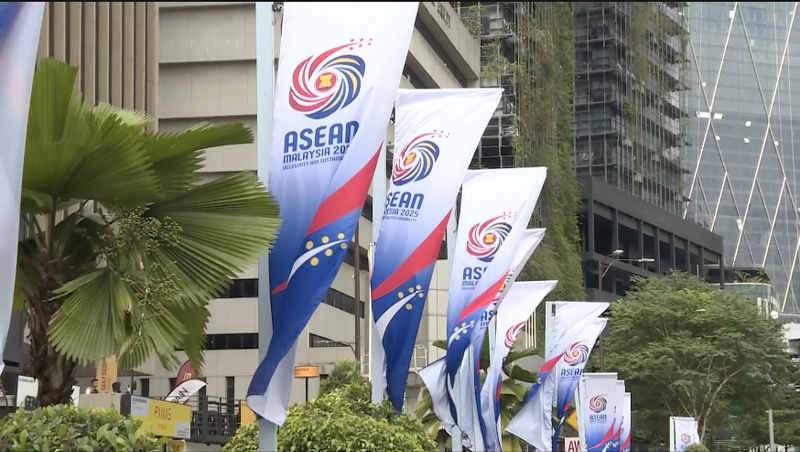 C5DL6Z8SREVTHG69I6R1 - 🌍NewspaperAmigo – Your Global News Buddy 🗞️ ASEAN-GCC-China Summit Kicks Off: Free Trade in Focus 🌏✨ video poster