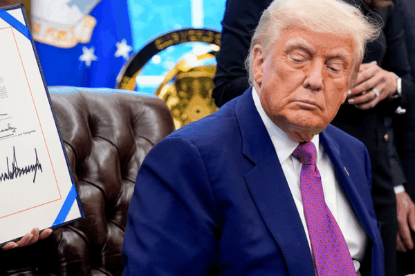 U.S. Court Reinstates Trump Tariffs in Trade Policy Rollercoaster 🎢🇺🇸 U.S. Court Reinstates Trump Tariffs in Trade Policy Rollercoaster 🎢🇺🇸