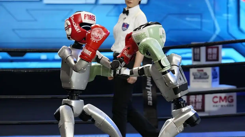 F22UZLFFYOF2GJJHVTLJ - 🌍NewspaperAmigo – Your Global News Buddy 🗞️ 🤖🥊 World's First Humanoid Robot Boxing Match Kicks Off in China! video poster