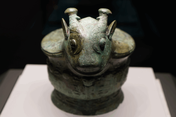 Ancient Bronze Wine Vessels Uncork China’s Rich Cultural Legacy 🍷✨ Ancient Bronze Wine Vessels Uncork China's Rich Cultural Legacy 🍷✨