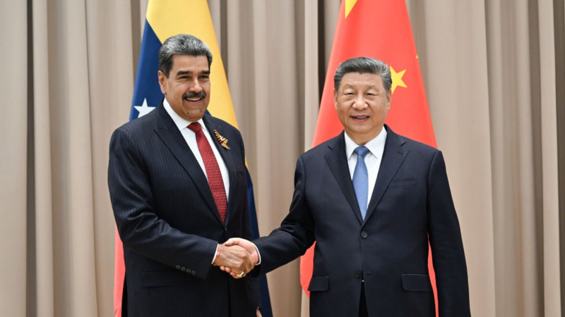 HE15H2XYVLLEAZSONZBS - 🌍NewspaperAmigo – Your Global News Buddy 🗞️ Xi, Maduro Strengthen China-Venezuela Ties 🌍✨ video poster