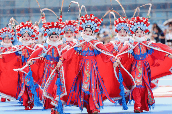Chengdu Lights Up with Global Cultural Heritage Fest 🌏🎪 Chengdu Lights Up with Global Cultural Heritage Fest 🌏🎪