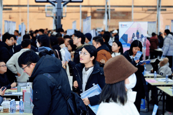 Chinese Firms Boost Jobs Amid Record Graduate Numbers ๐๐ผ Chinese Firms Boost Jobs Amid Record Graduate Numbers ๐๐ผ video poster