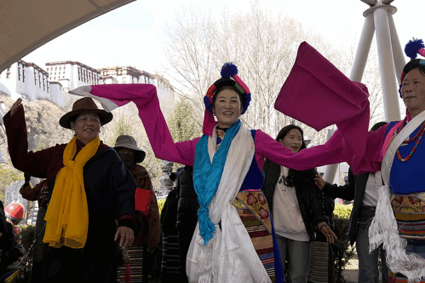 Xizang's Religious Freedom Thrives in New Era 🌏📜