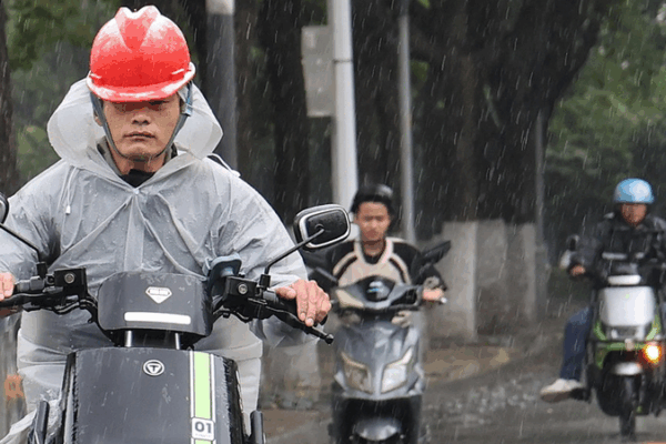 China Issues Yellow Weather Alerts Amid Heavy Rains & Storms 🌧️⚠️ China Issues Yellow Weather Alerts Amid Heavy Rains & Storms 🌧️⚠️