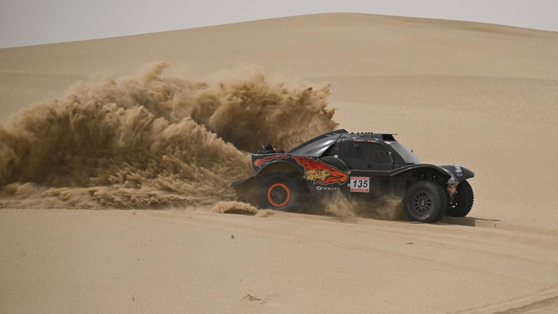 Taklimakan Rally Heats Up: Desert Stage Tests Racers’ Limits 🏜️🏍️ video poster