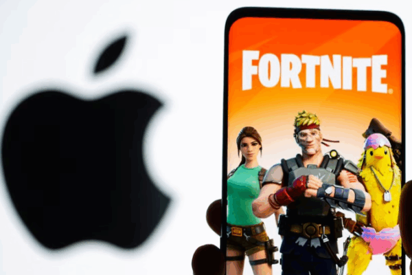 Fortnite Returns to iPhones in U.S. After 5-Year Ban 🎮🍎 Fortnite Returns to iPhones in U.S. After 5-Year Ban 🎮🍎