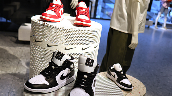Nike, Adidas Join 76 Firms Urging Trump to Ax Shoe Tariffs 🚫👟 Nike, Adidas Join 76 Firms Urging Trump to Ax Shoe Tariffs 🚫👟