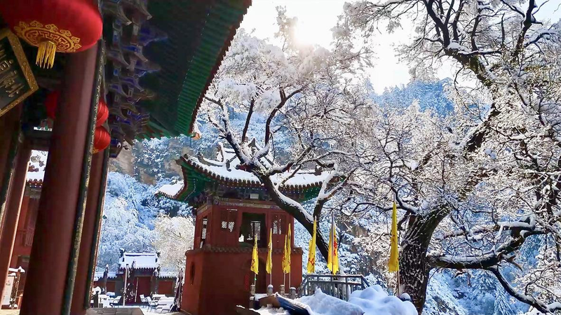 O7HV6GO7FJYQ6GZHZAFA - 🌍NewspaperAmigo – Your Global News Buddy 🗞️ ❄️ Winter Wonderland: Hengshan Mountain Transforms into Icy Paradise video poster