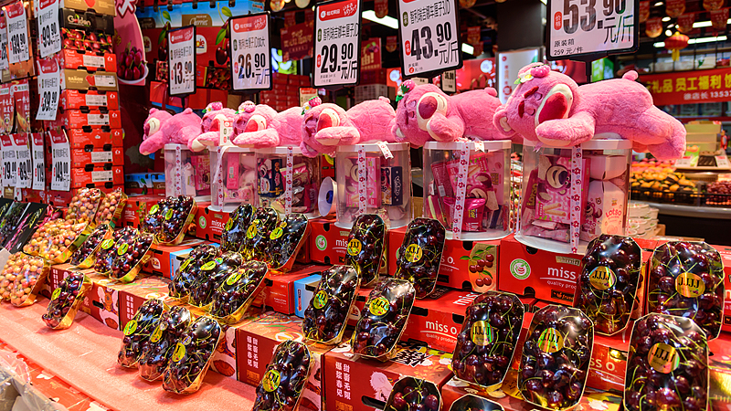 P84FERBIUXX0QBJE8COP - 🌍NewspaperAmigo – Your Global News Buddy 🗞️ From Cherries to Trade Deals: How China-LAC Ties Are Shaping Global Commerce 🌐🍒