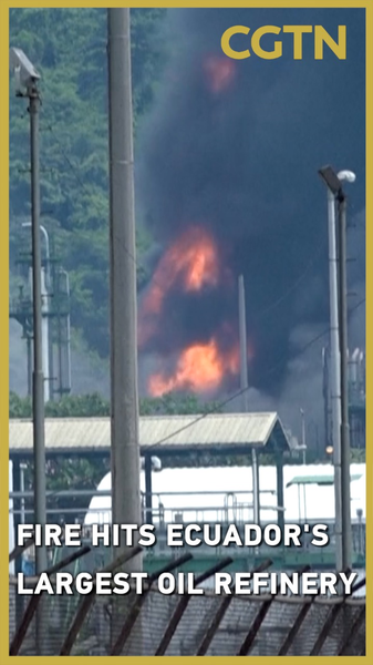 QJ0A3TJFGYEHRH9AXF6Y - 🌍NewspaperAmigo – Your Global News Buddy 🗞️ 🔥 Major Fire Erupts at Ecuador's Largest Oil Refinery video poster