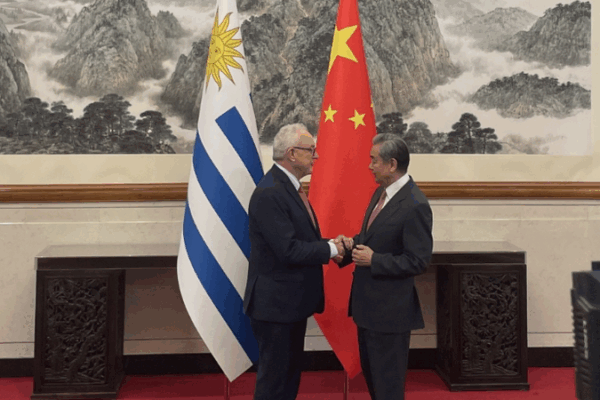 China and Uruguay Strengthen Ties in Beijing Meeting ๐๐จ๐ณ๐บ๐พ China and Uruguay Strengthen Ties in Beijing Meeting ๐๐จ๐ณ๐บ๐พ