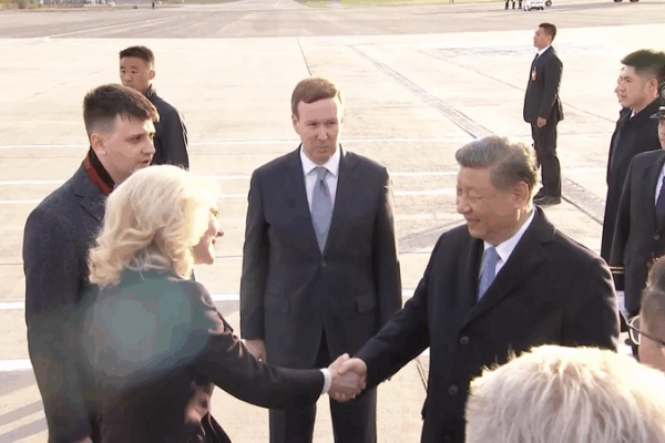President Xi Jinping Arrives in Moscow for State Visit and WWII Commemoration 🌍✈️ video poster