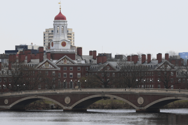 Judge Halts Trump’s Harvard Foreign Student Ban 🚫🎓 Judge Halts Trump's Harvard Foreign Student Ban 🚫🎓