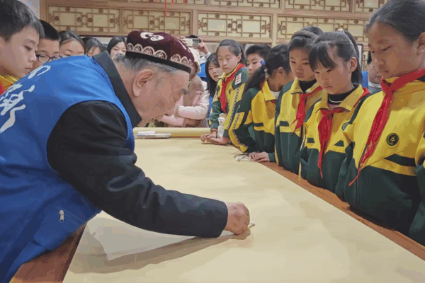 Kids Master Ancient Art Ahead of Children’s Day 🎨🏯 Kids Master Ancient Art Ahead of Children's Day 🎨🏯 video poster