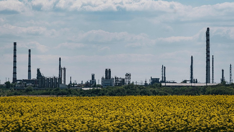 SK8SHGCXWTYWIRA3VGSB - 🌍NewspaperAmigo – Your Global News Buddy 🗞️ U.S. & Ukraine Seal Minerals Deal After Months of Talks 💎🌍 video poster