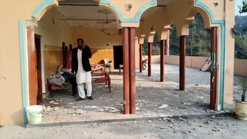 SZPJ38FKWFCTRXMC8P36 - ๐NewspaperAmigo โ Your Global News Buddy ๐๏ธ Pakistan Civilian Homes Hit in Latest India-Pakistan Clashes ๐ ๐ฅ video poster